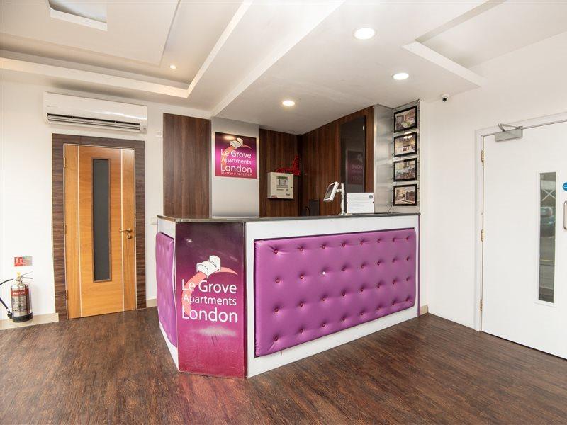 Livin' Serviced Apartments Watford  Bagian luar foto
