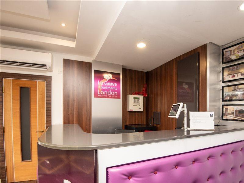 Livin' Serviced Apartments Watford  Bagian luar foto