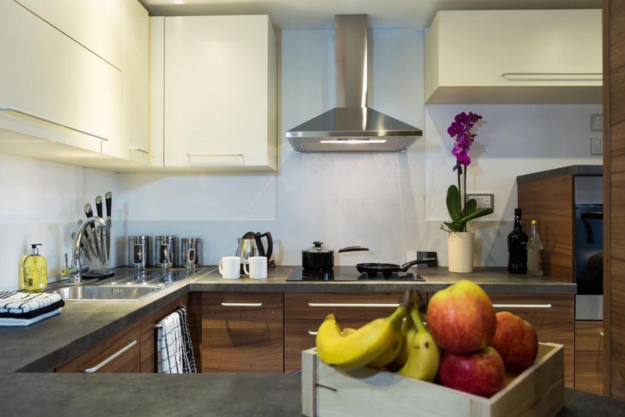 Livin' Serviced Apartments Watford  Bagian luar foto