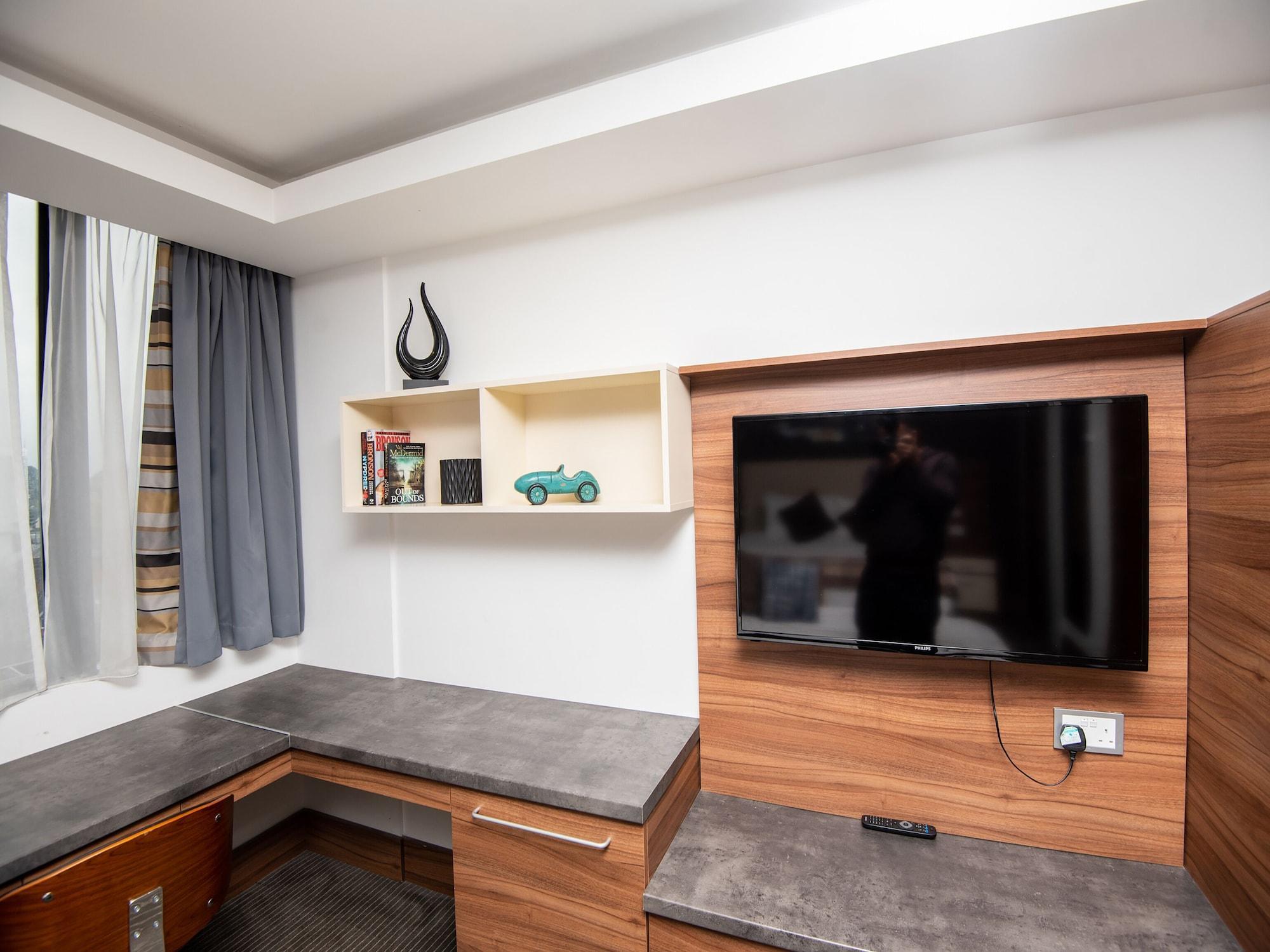 Livin' Serviced Apartments Watford  Bagian luar foto