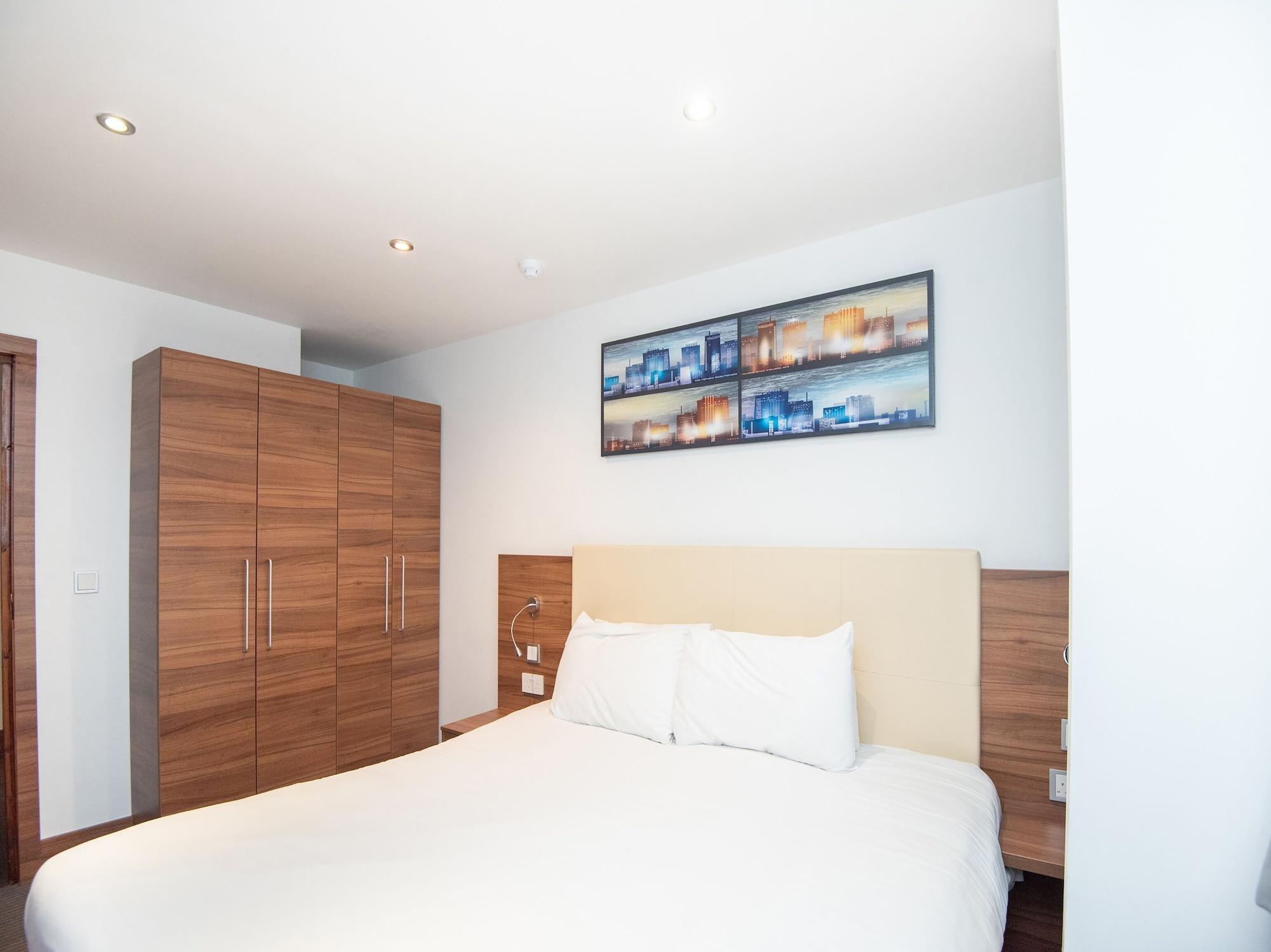 Livin' Serviced Apartments Watford  Bagian luar foto